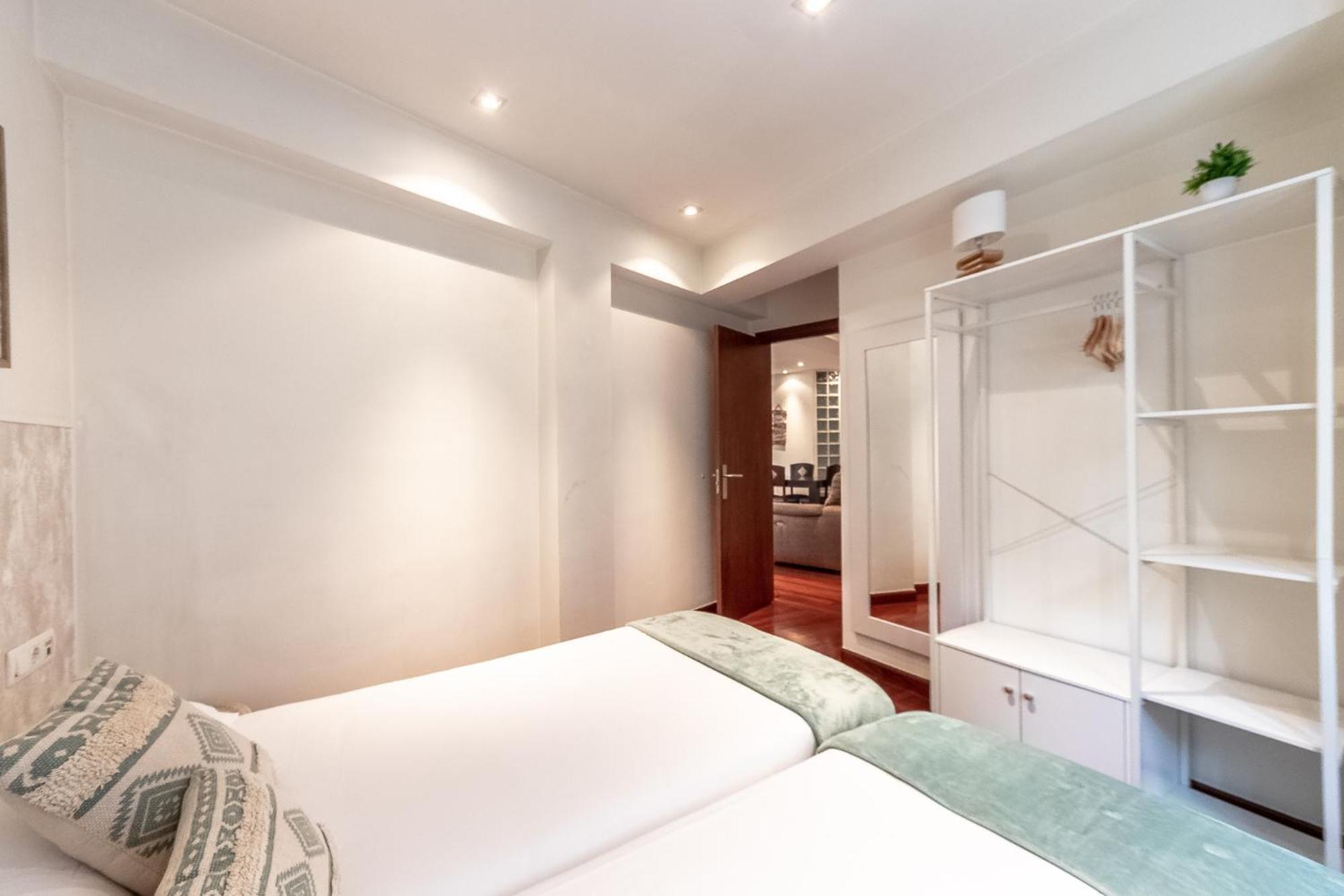 Amplio Y Acogedor Junto A Plaza Zabalburu Appartement Bilbao Buitenkant foto